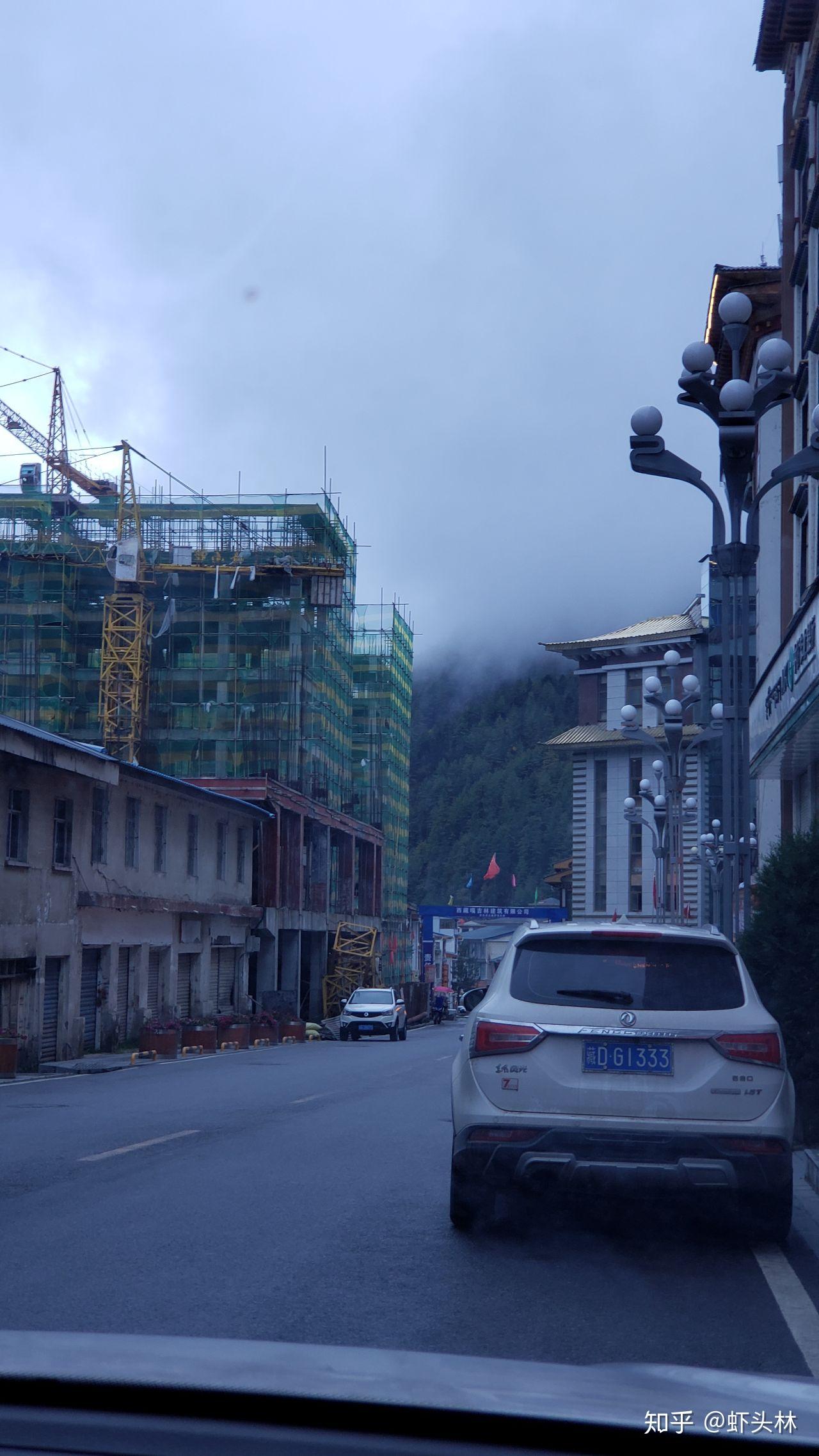 距离洞朗地区一个小时的亚东县城长什么样子?