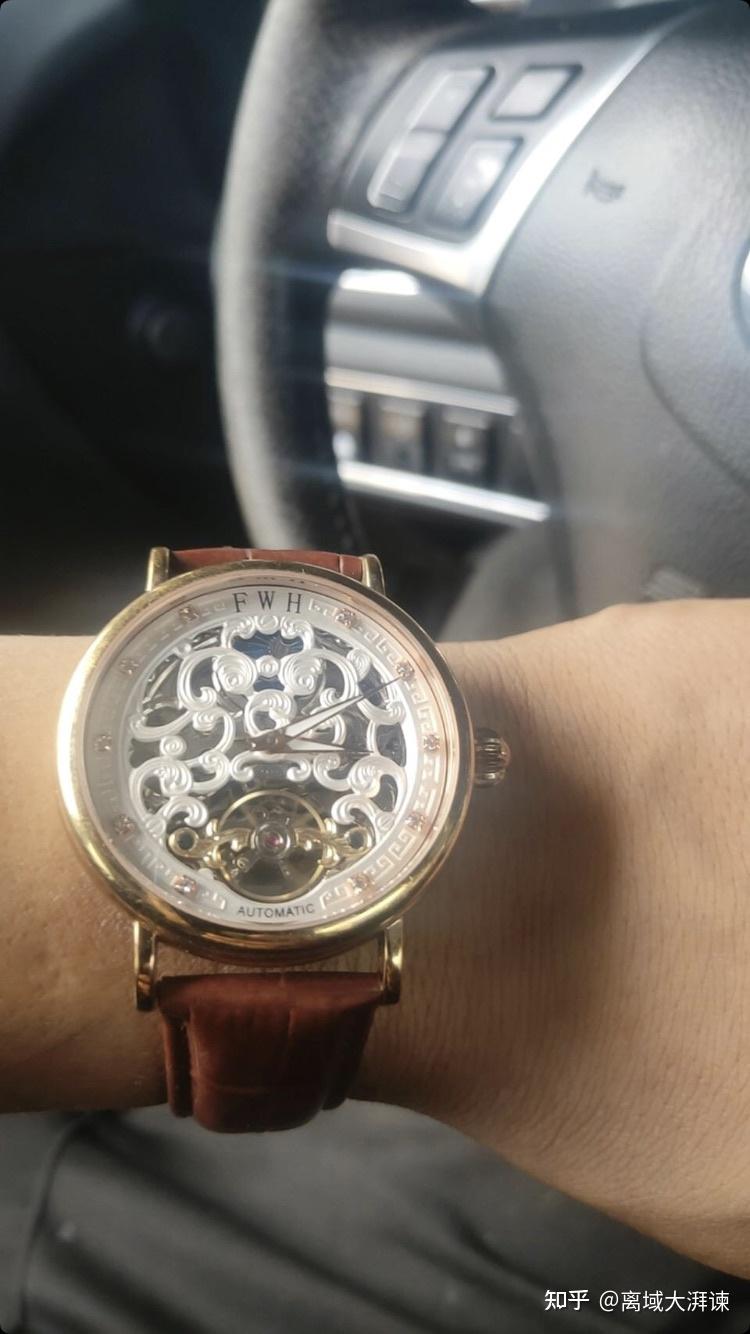 抖音小马吃草直播卖的皇士手表是真的多?说是原价一万多 直播卖980?