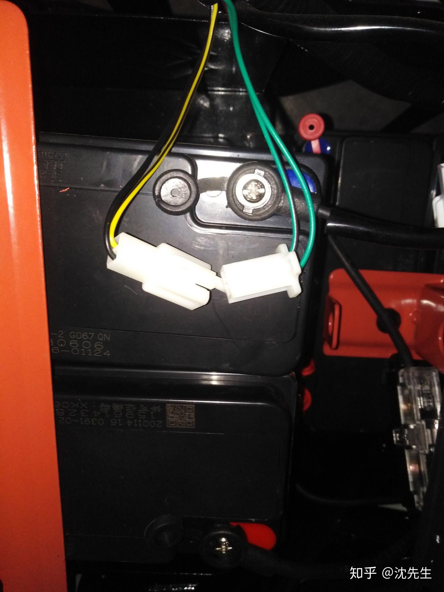 雅迪电动车电池盒里面的接线柱是干什么用的