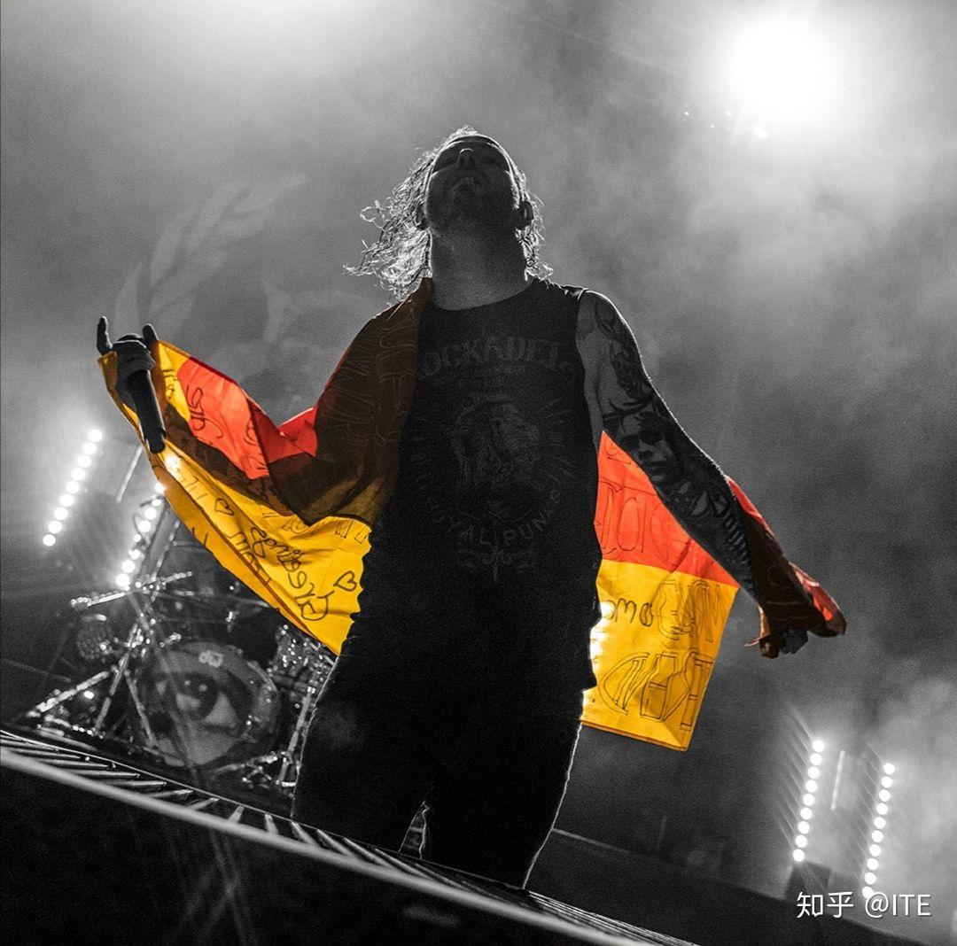 如何评价活结乐队主唱coreytaylor