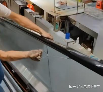 每日案例·扶梯扶手带开裂断丝更换 - 知乎