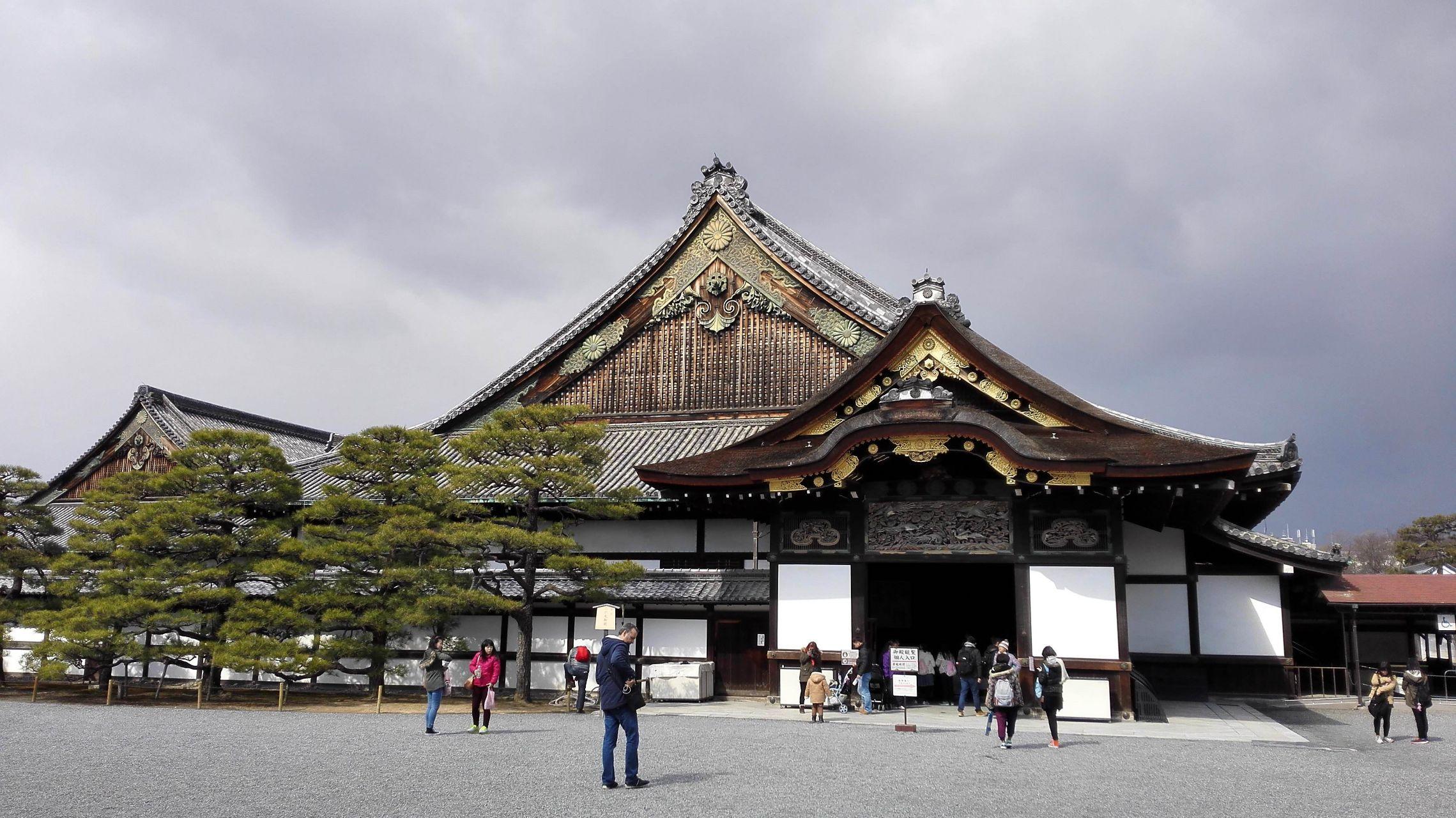 日本战国时代的城池,居馆和阵屋这三者之间有什么异同?求详细资料?