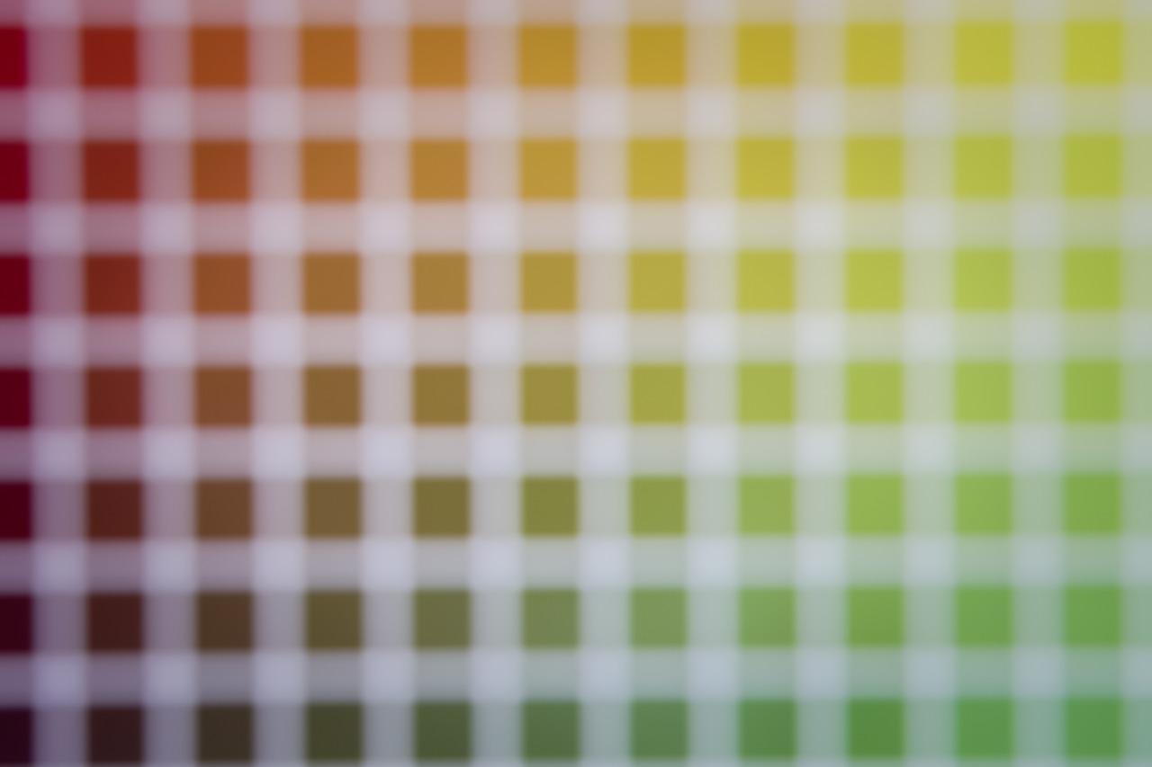 2. 茶镜搭原木风