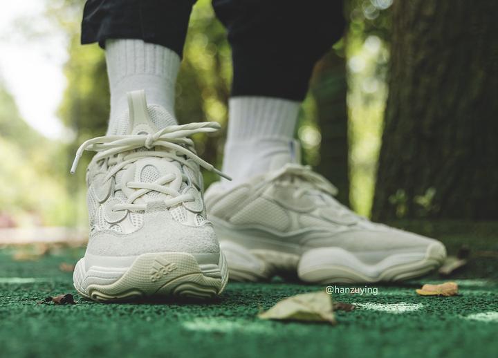 盯| Yeezy 500 “Bone White”上脚图发布，下半年的百搭款！ - 知乎