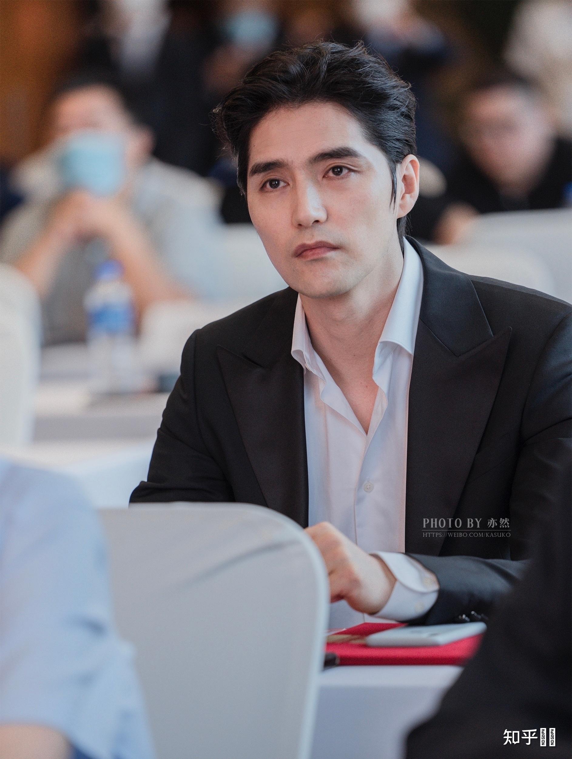 《唇枪》据说要拍影视了,你心里的虞仲夜和刑鸣是谁? - 知乎