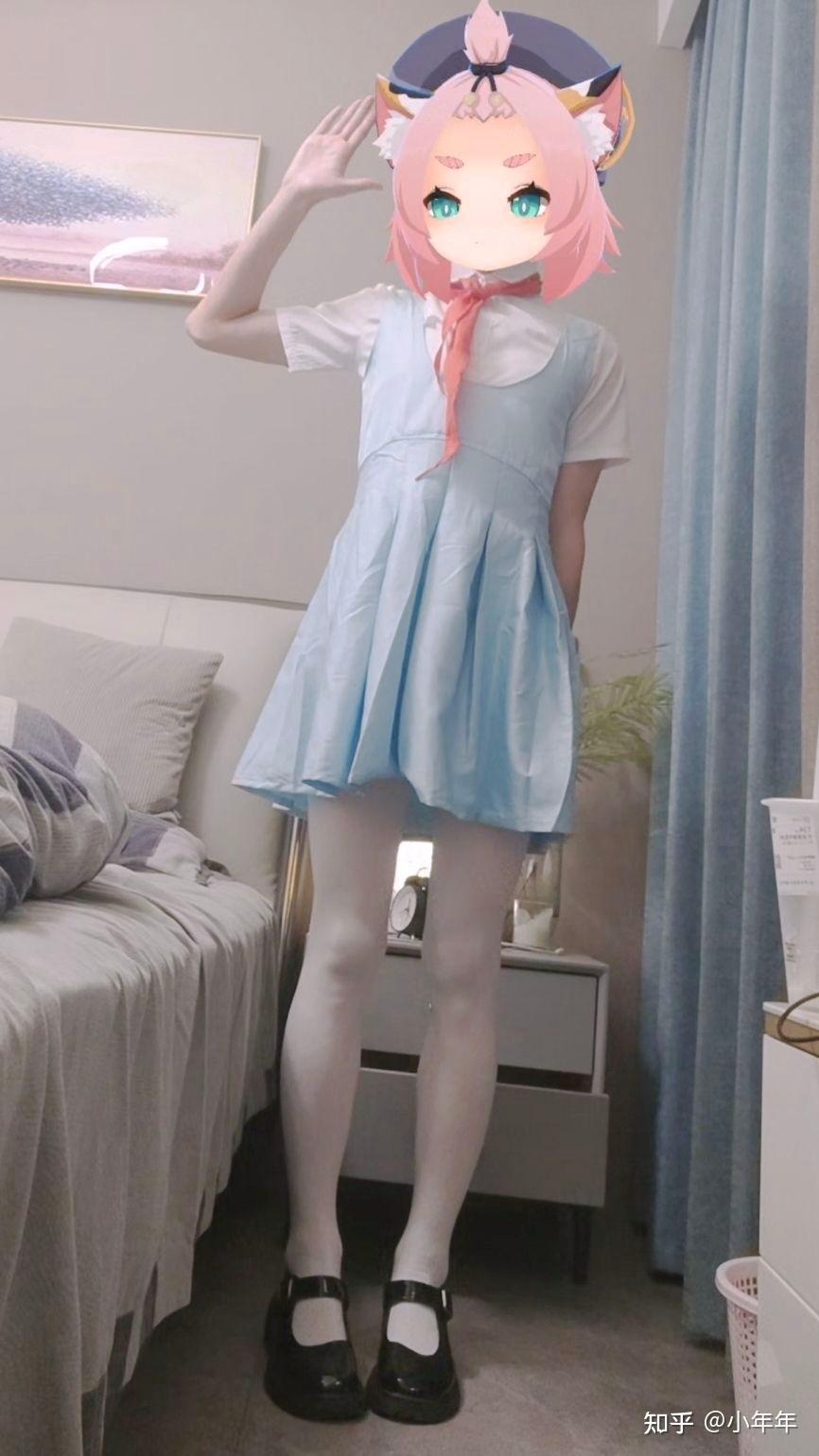 为什么中国部分地区的小学女学生校服一律配白色连裤袜