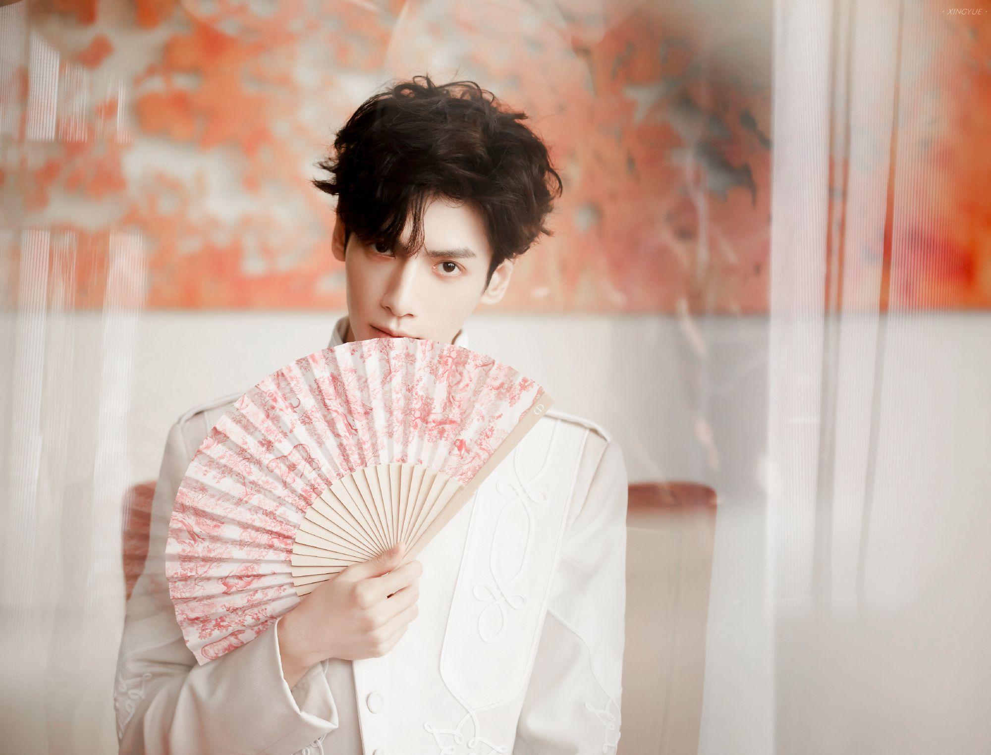 能求一些罗云熙无水印的神图吗? - 知乎