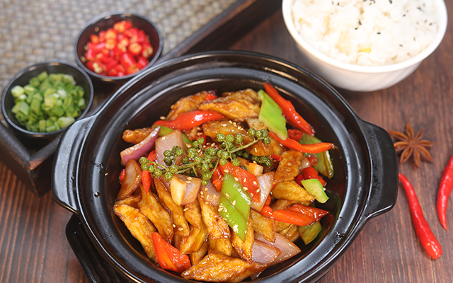 如何在家用苑姐黄焖鸡酱料做出地道的黄焖鸡?