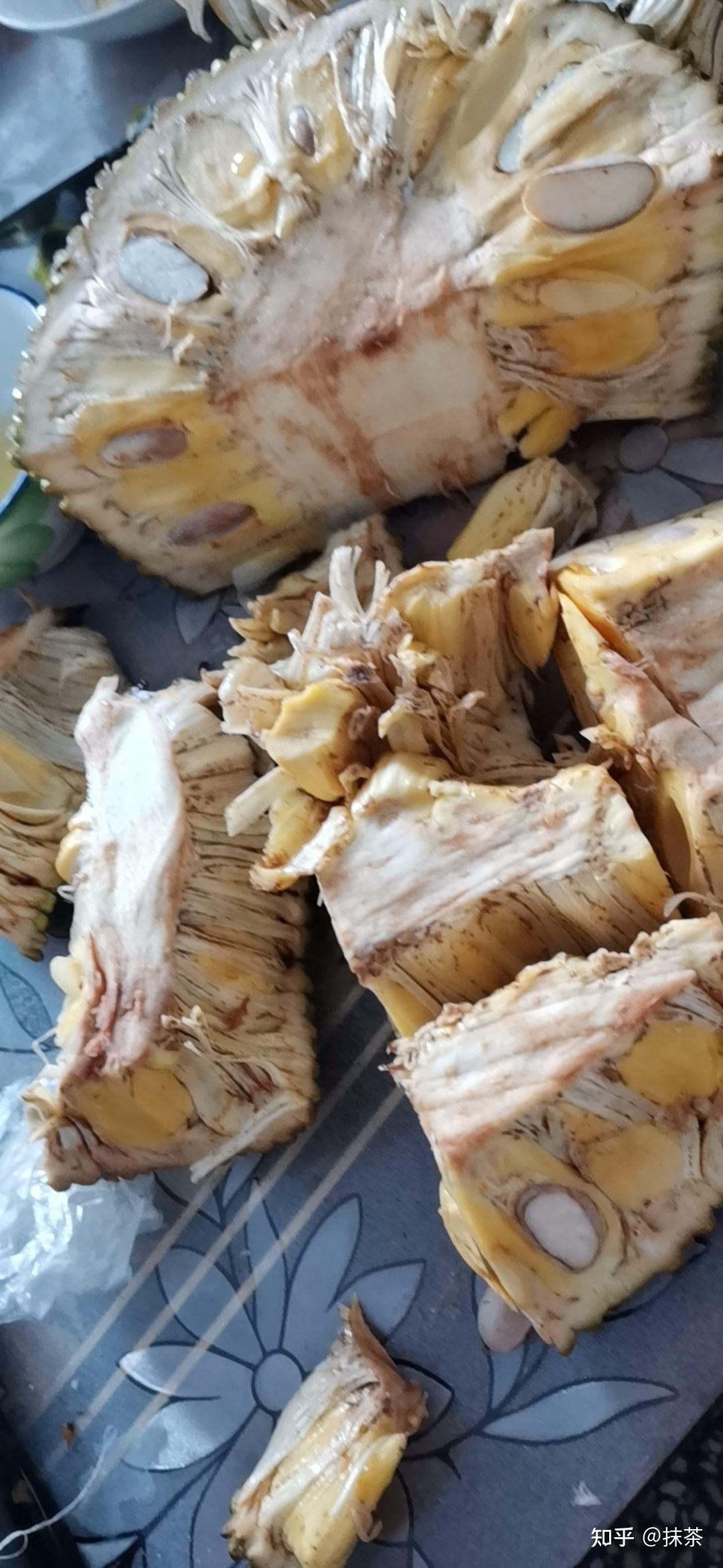 买了个菠萝蜜里面这些斑斑点点的是啥?感觉跟虫卵似的没敢吃扔掉了?