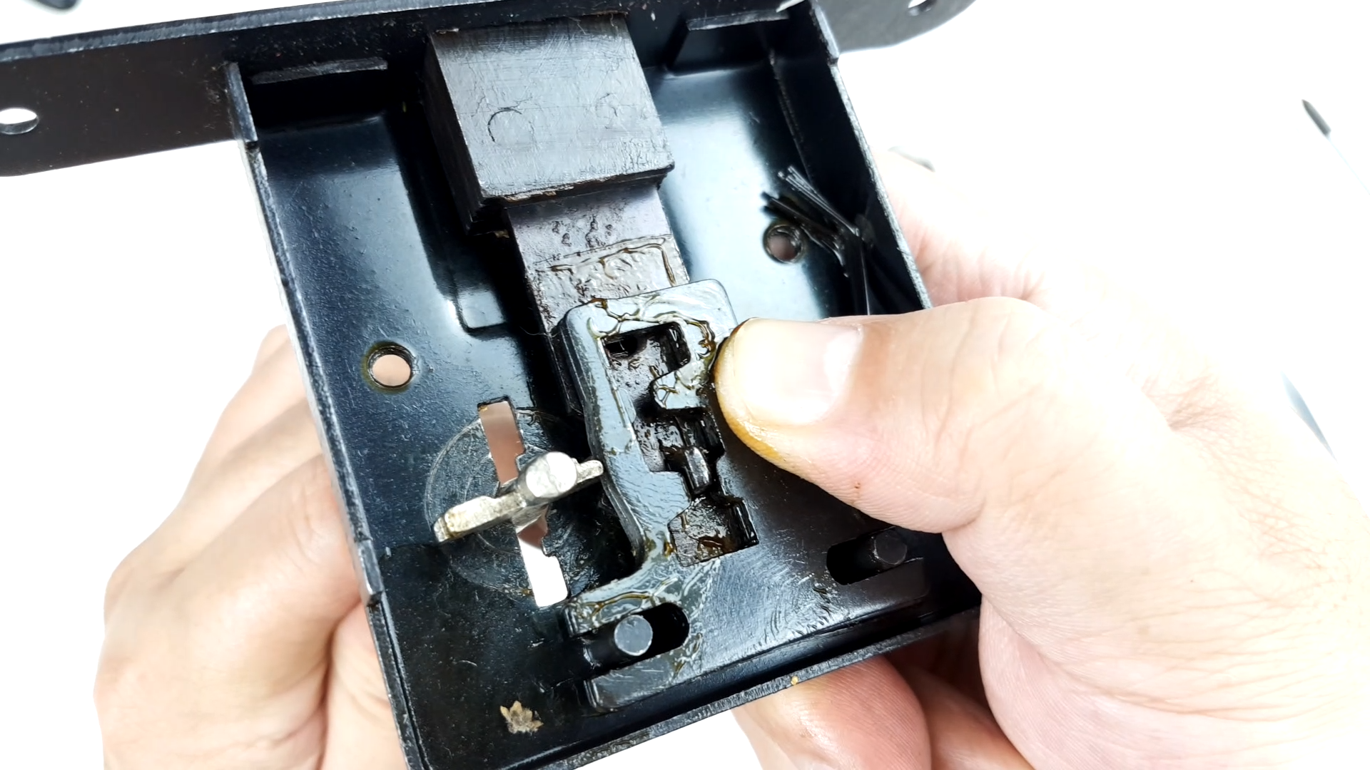 拆解苏联时期的老式门锁,内部简单粗暴,可靠性绝对没得说 - 知乎