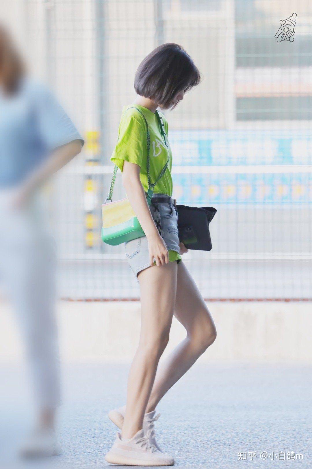 最近想减肥但是没动力大家有没有瘦些的美女全身照啊我想做成海报贴