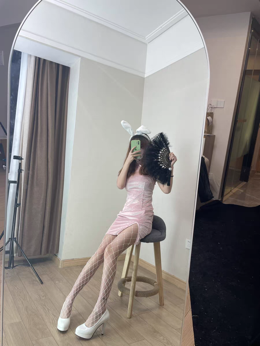 请问一下16岁的女孩子想穿渔网袜配jk制服可以嘛有点害怕街上的人的