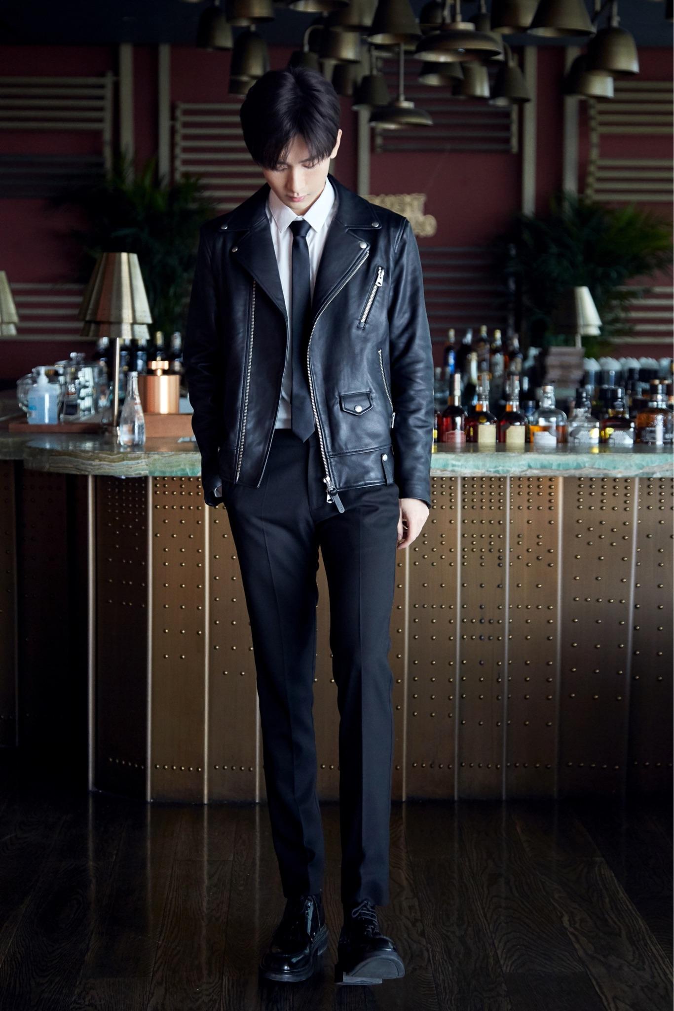 你觉得成毅在萧邦剪彩活动上的造型和表现如何? - 知乎