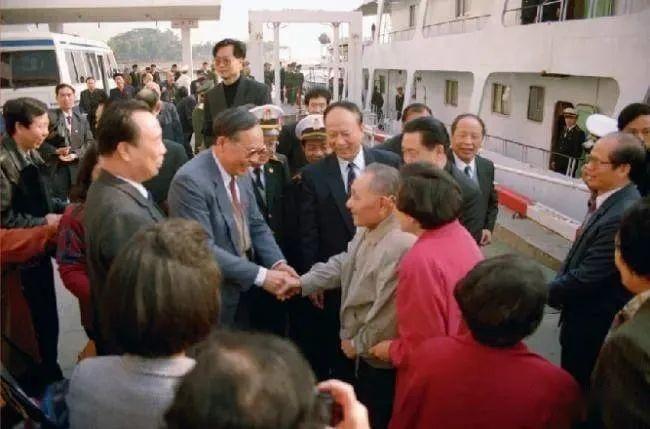 老照片之1992:邓小平南巡 带你重温“春天的故事” - 知乎