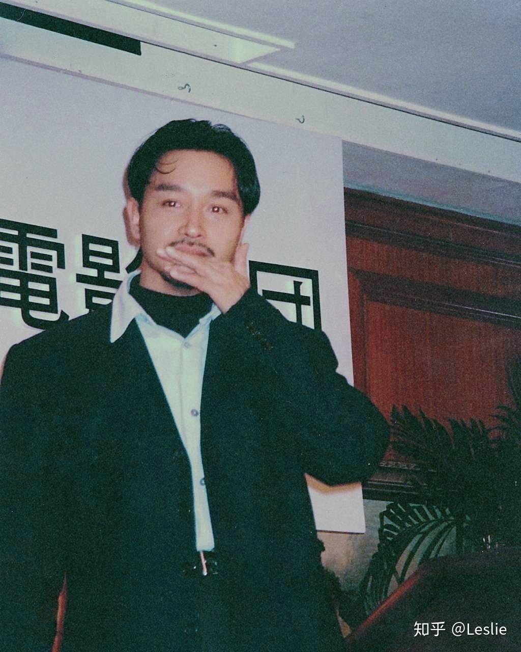 你们觉得有胡子的张国荣好看还是没胡子的