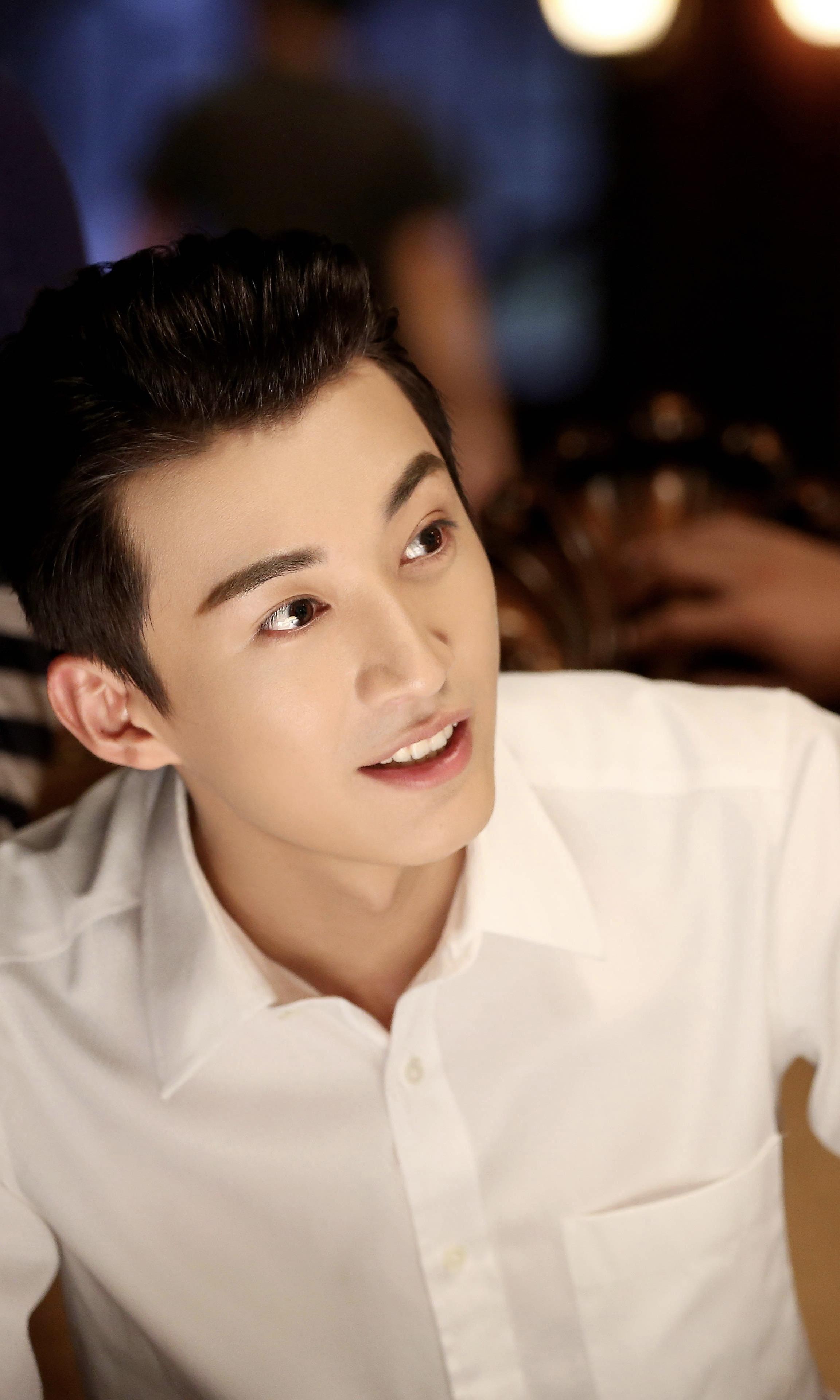 当今内娱骨相优越的男明星有哪些啊? - 知乎