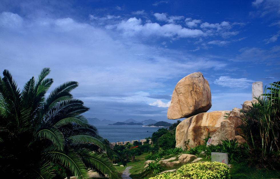 首先哪些时段去人少划算八月游客特别多是吗八月容易