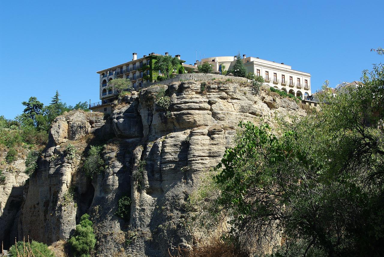 围墙标高误差分析