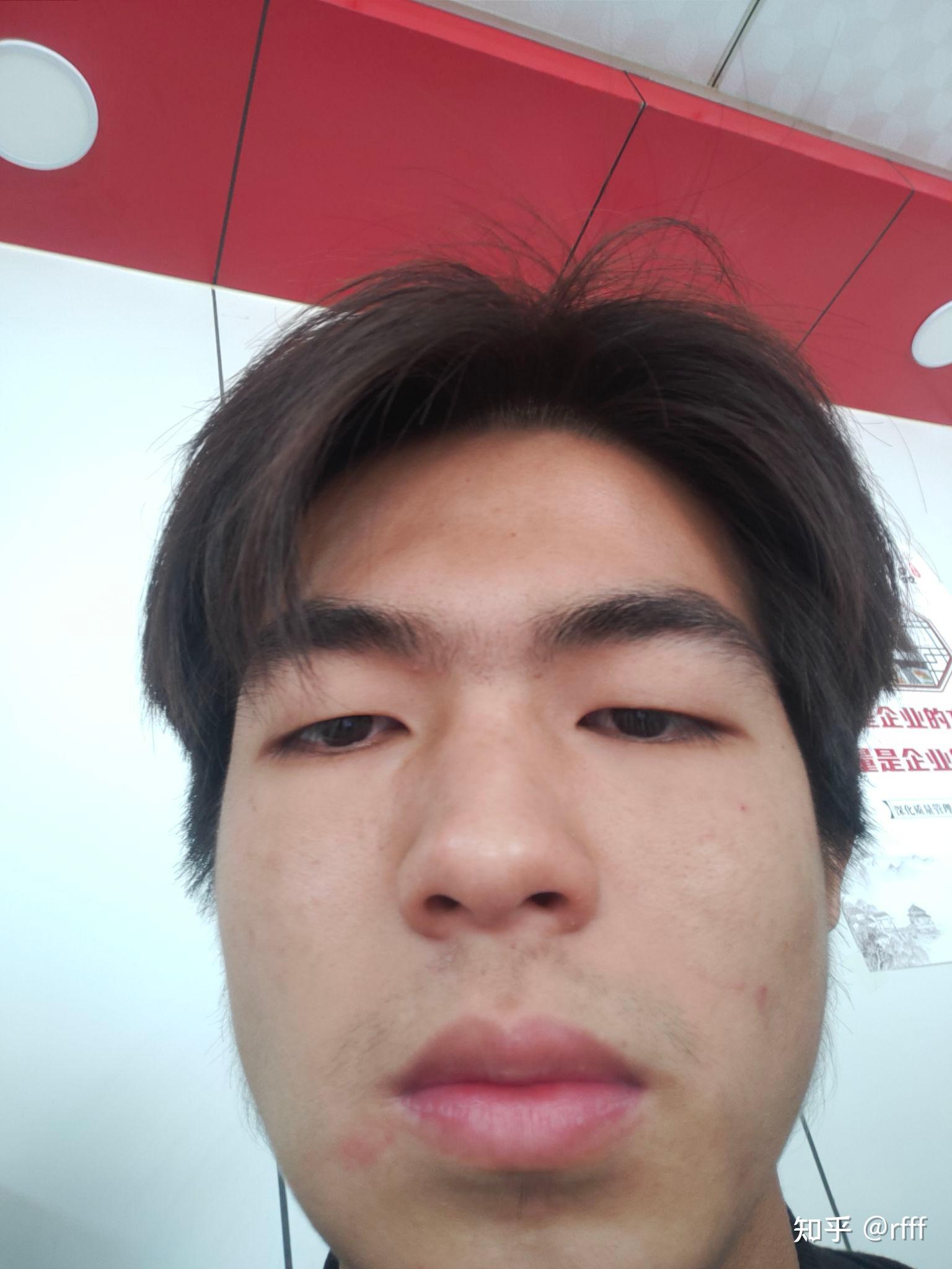 有没有长得丑的男生照片分享一下.我想知道什么样算丑 ?