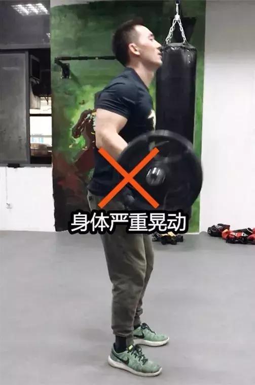 杠铃弯举最容易犯的三个错误,练二头一定要避免! - 知乎