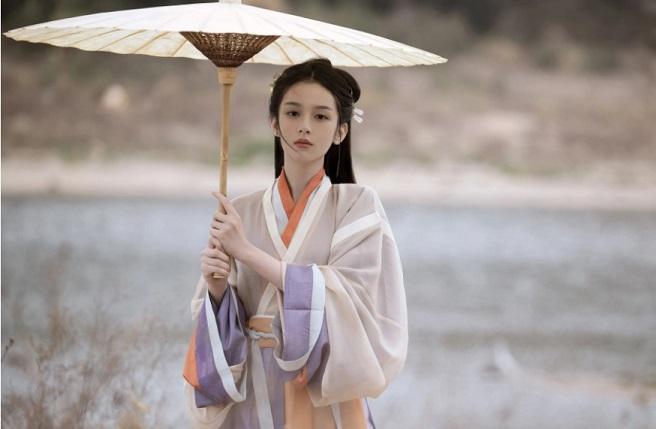 zz454英译醉垂鞭双蝶绣罗裙张先