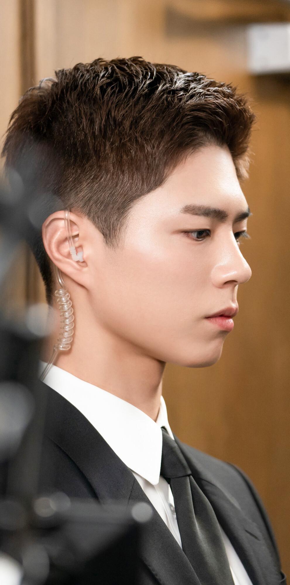 有没有好看的帅哥壁纸推荐? - 知乎