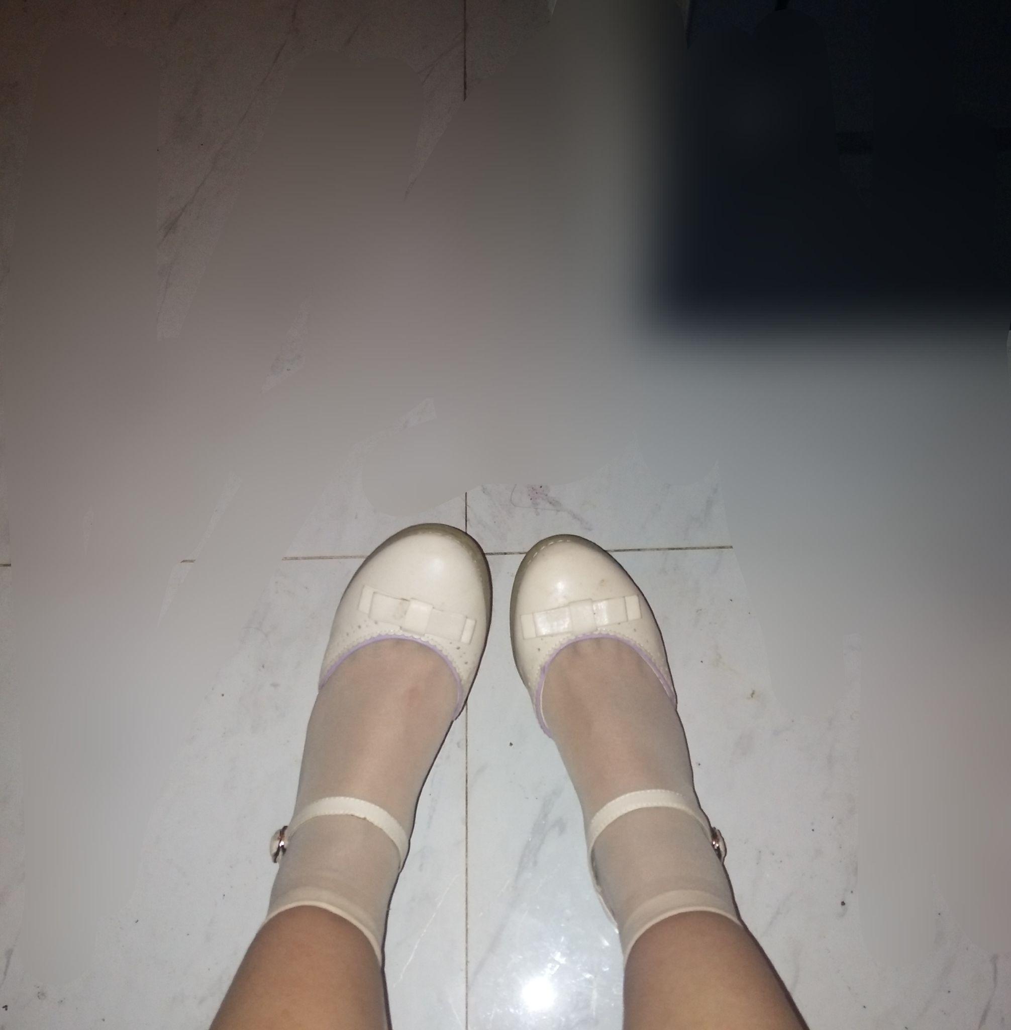 现在还有女生穿短丝袜吗? - 知乎