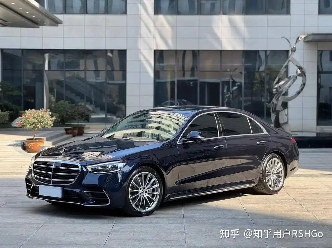 成功者的移动行宫!2026款奔驰S级:当氛围灯亮起的那一刻,才懂什么是“降维打击”的豪华
