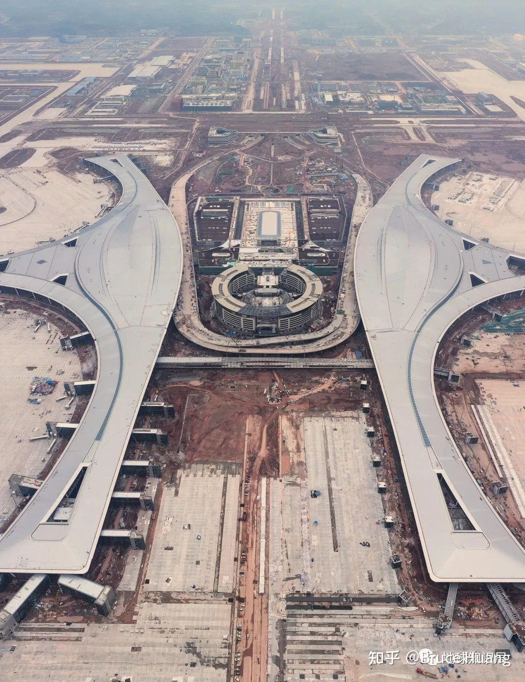 如何评价四川省成都市天府国际机场距成都市区整整567公里