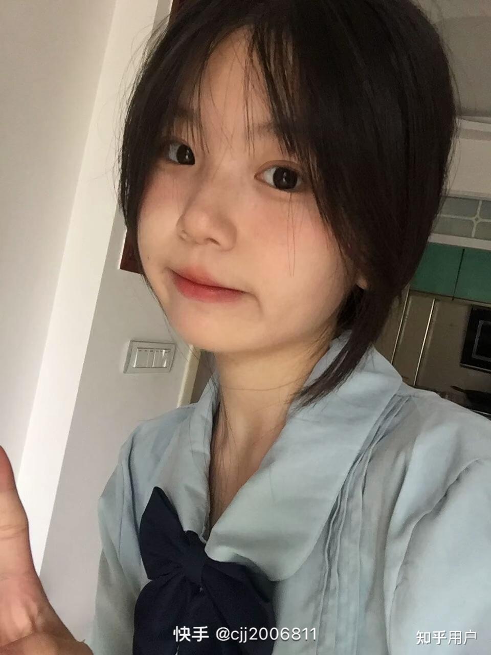 如何评价快手佳佳今天也很困的颜值