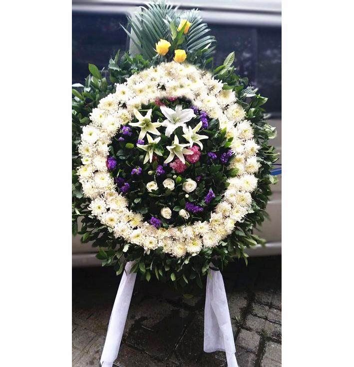 祭奠亲人买什么鲜花:亲人离世鲜花怎样安放在ta身边?