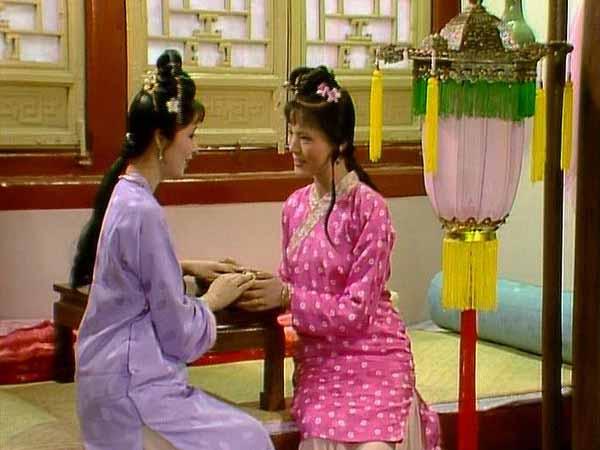 宝钗很少麻烦别人,莺儿就是打络子高手,她为何要烦袭人打结子? - 知乎