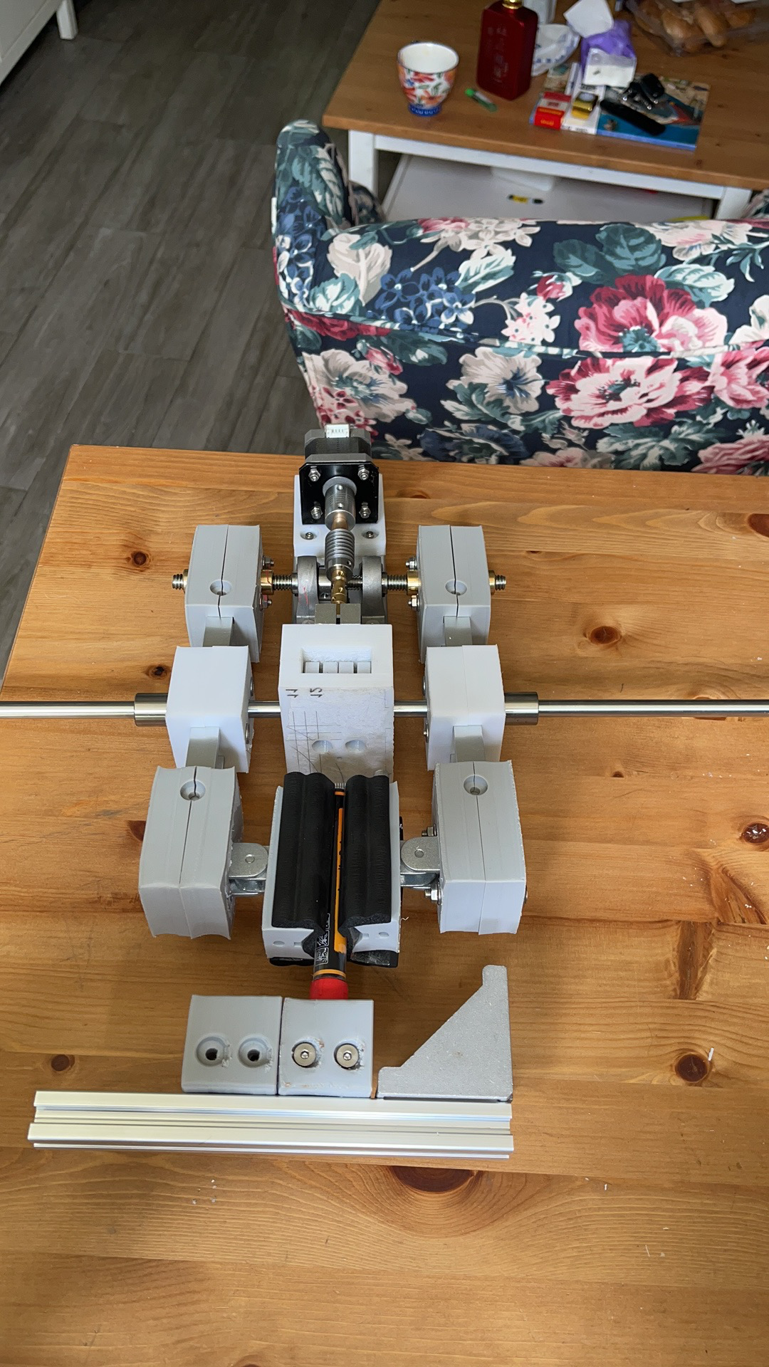 直线轴承滚珠滑套有何区别? - 知乎