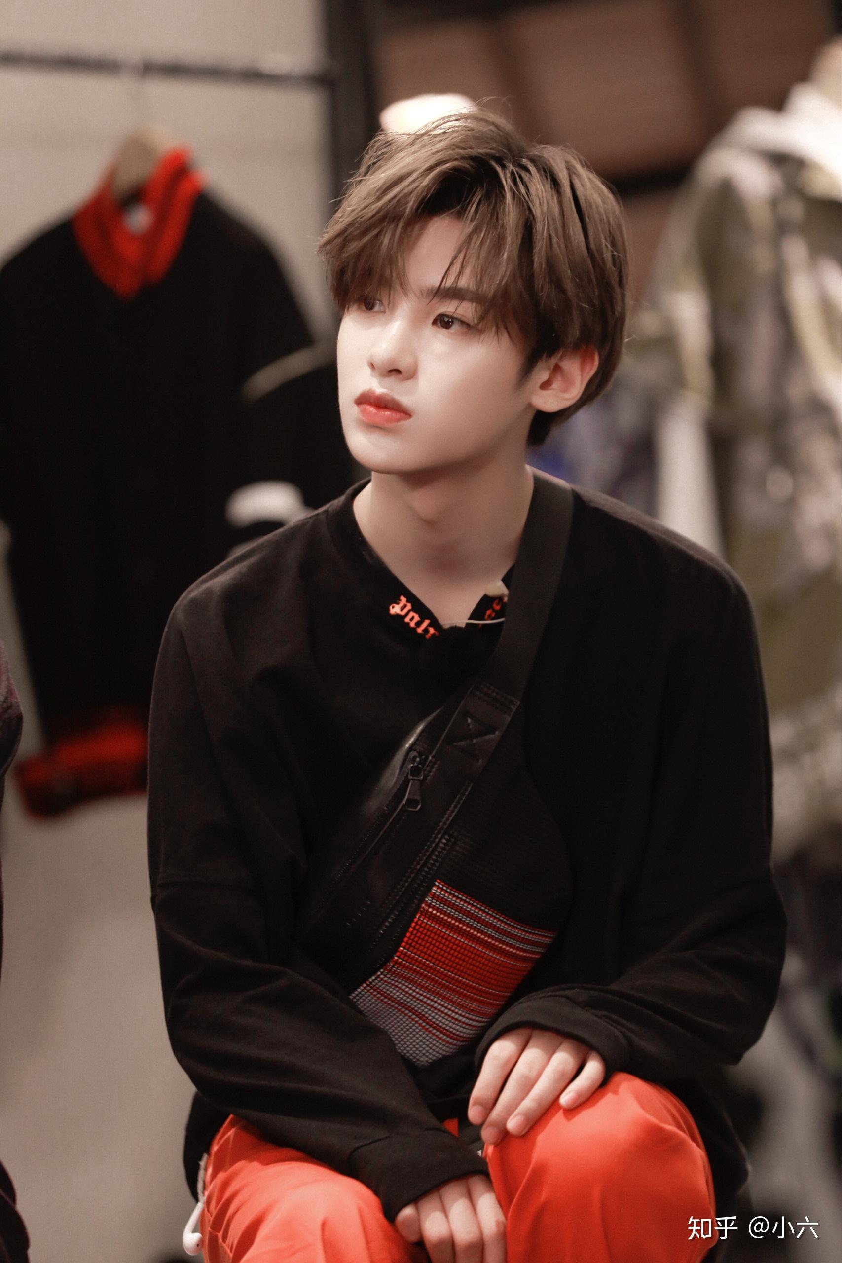 黄明昊有哪些出圈神图? - 知乎