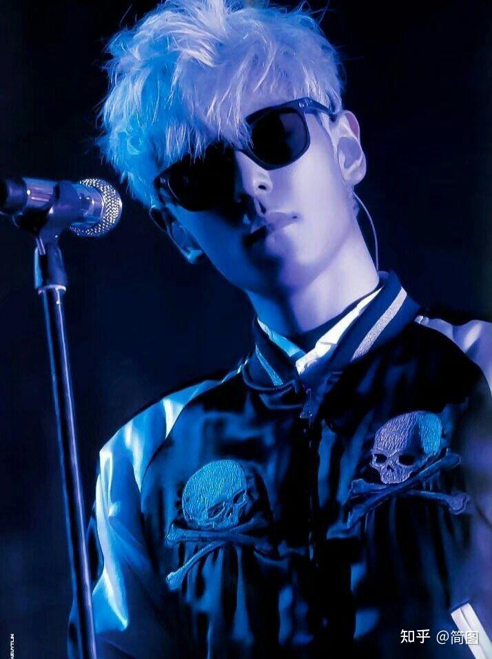 最近刚粉上bigbang崔胜贤的颜值,有没有什么top的照片分享一下.