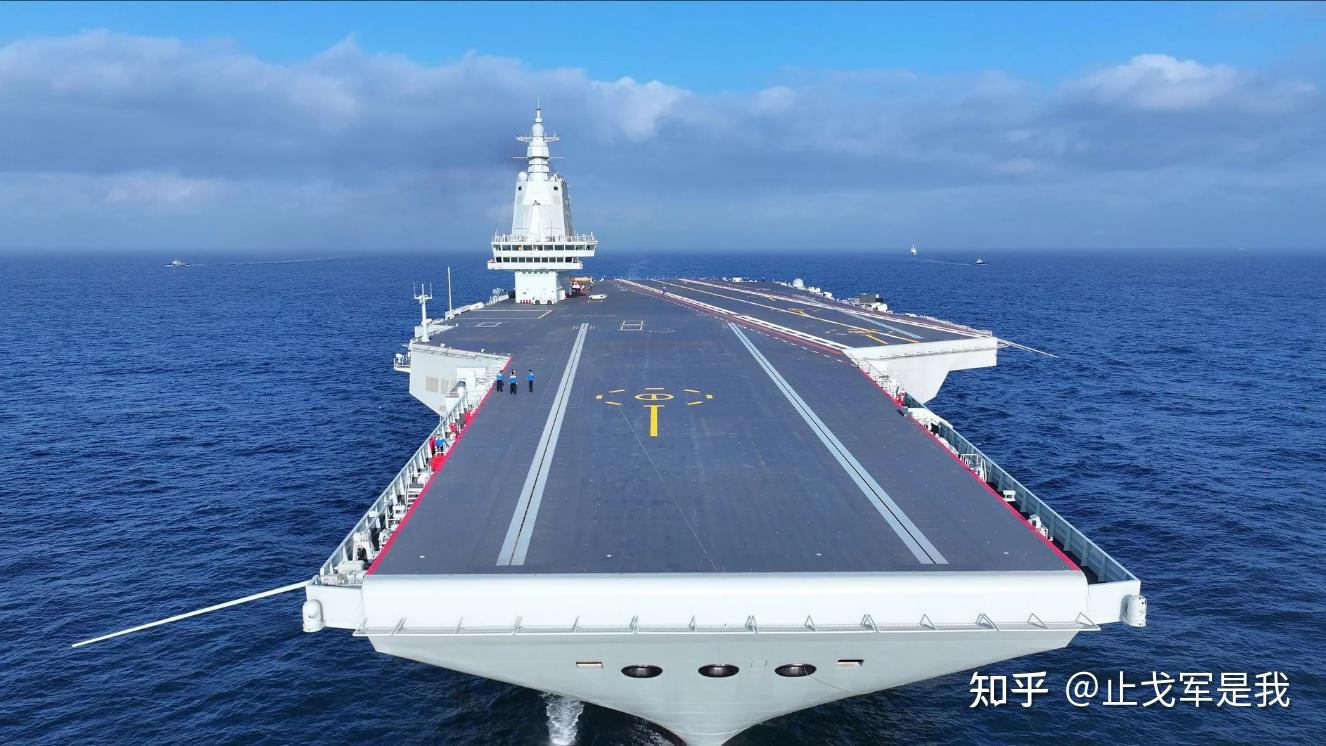 印媒：福建舰飞行甲板设计存在缺陷，斜角甲板与舰体中线的夹角过小 - 知乎