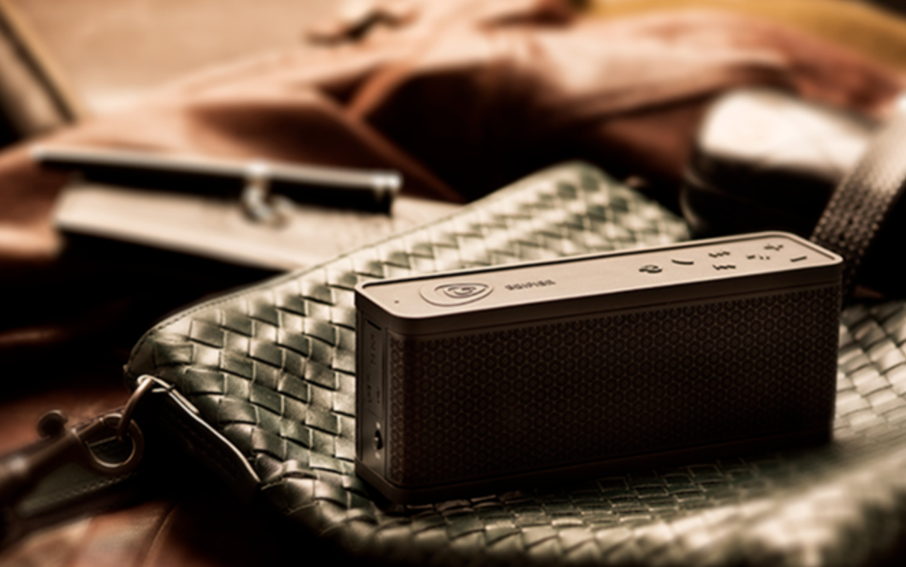 漫步者mh300蓝牙音响属于魔砖系列中收藏级的音箱,外观设计轻便精致