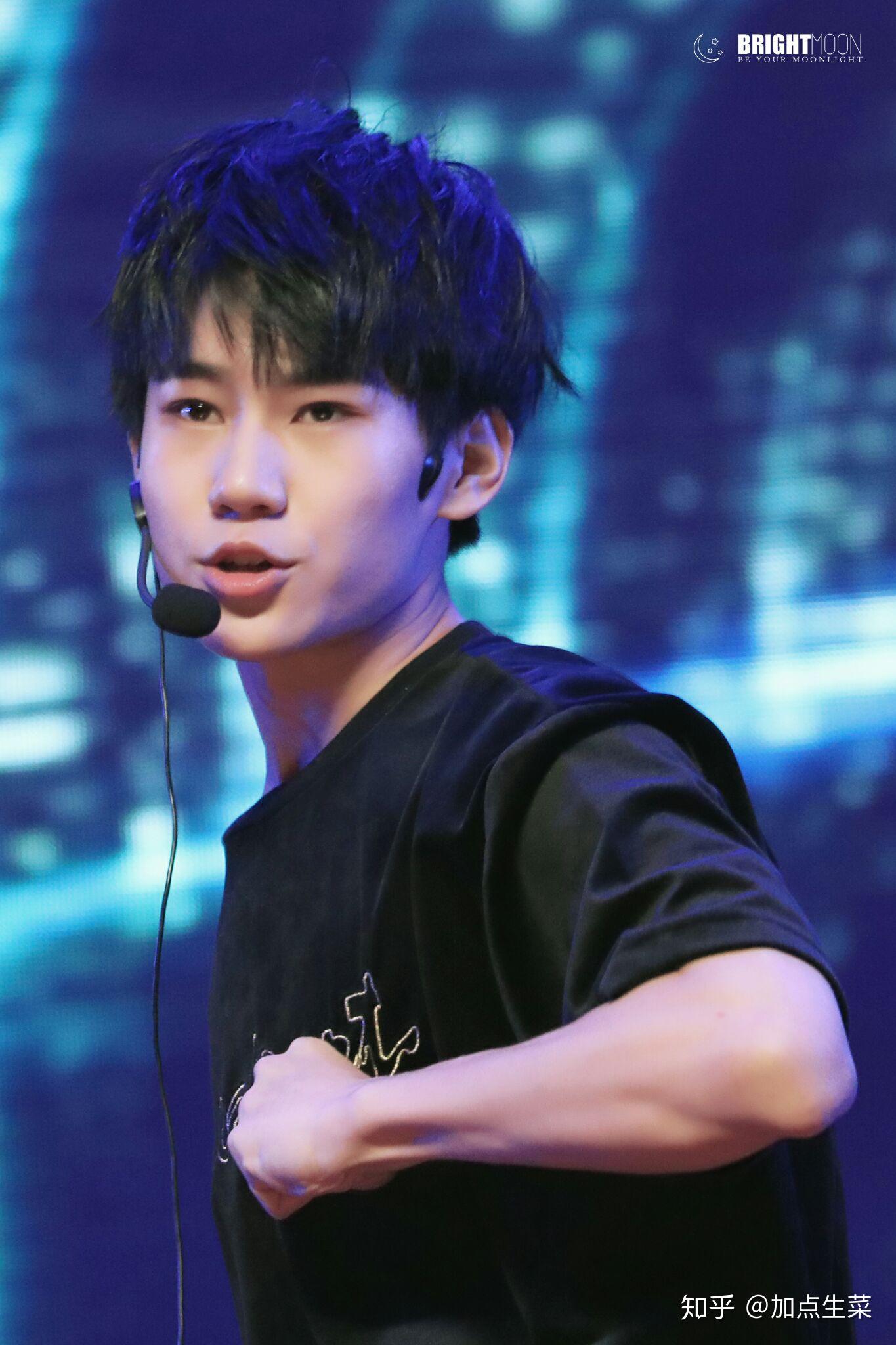 如何看待昨晚张真源和刘耀文在巴蜀中学的表演