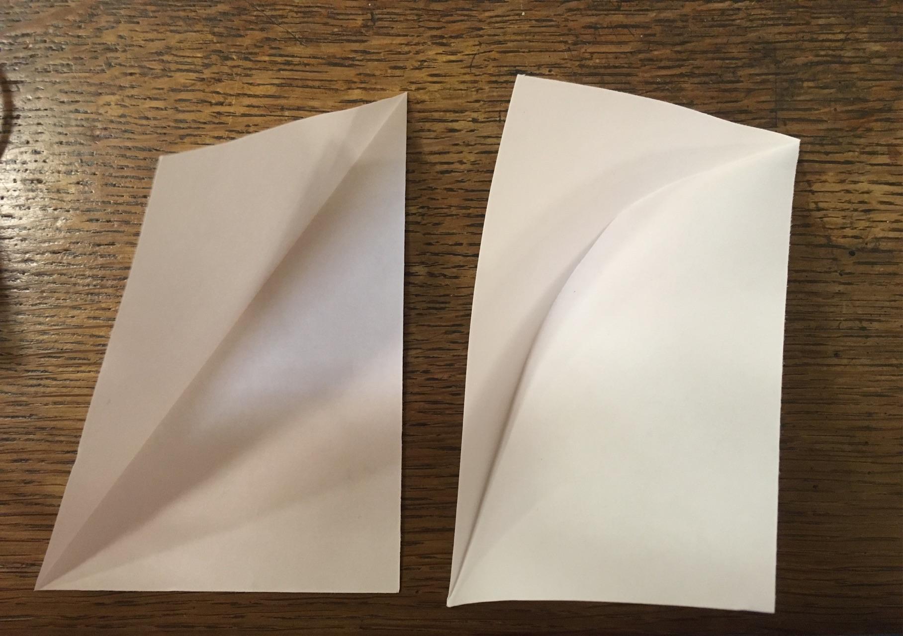 为什么一张长方形的纸 对角相折,折痕不是直的? - 知乎