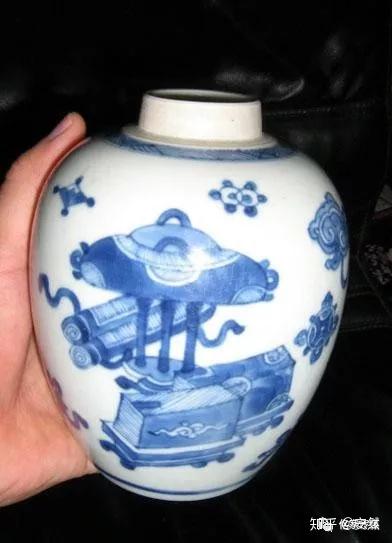 纹饰断代之博古纹：清代瓷器中的博古纹装饰各具特色 - 知乎