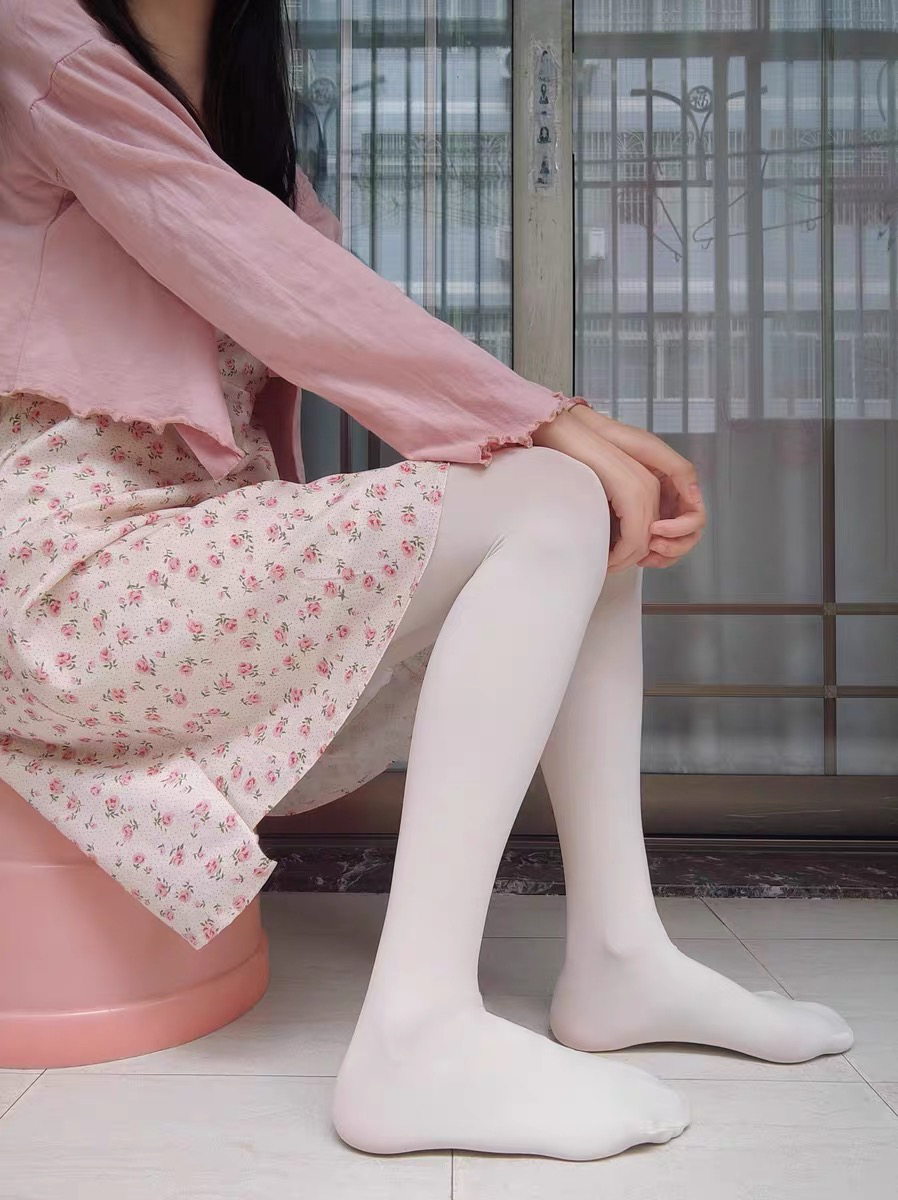 在生活中女生为什么很少穿白丝? - 知乎