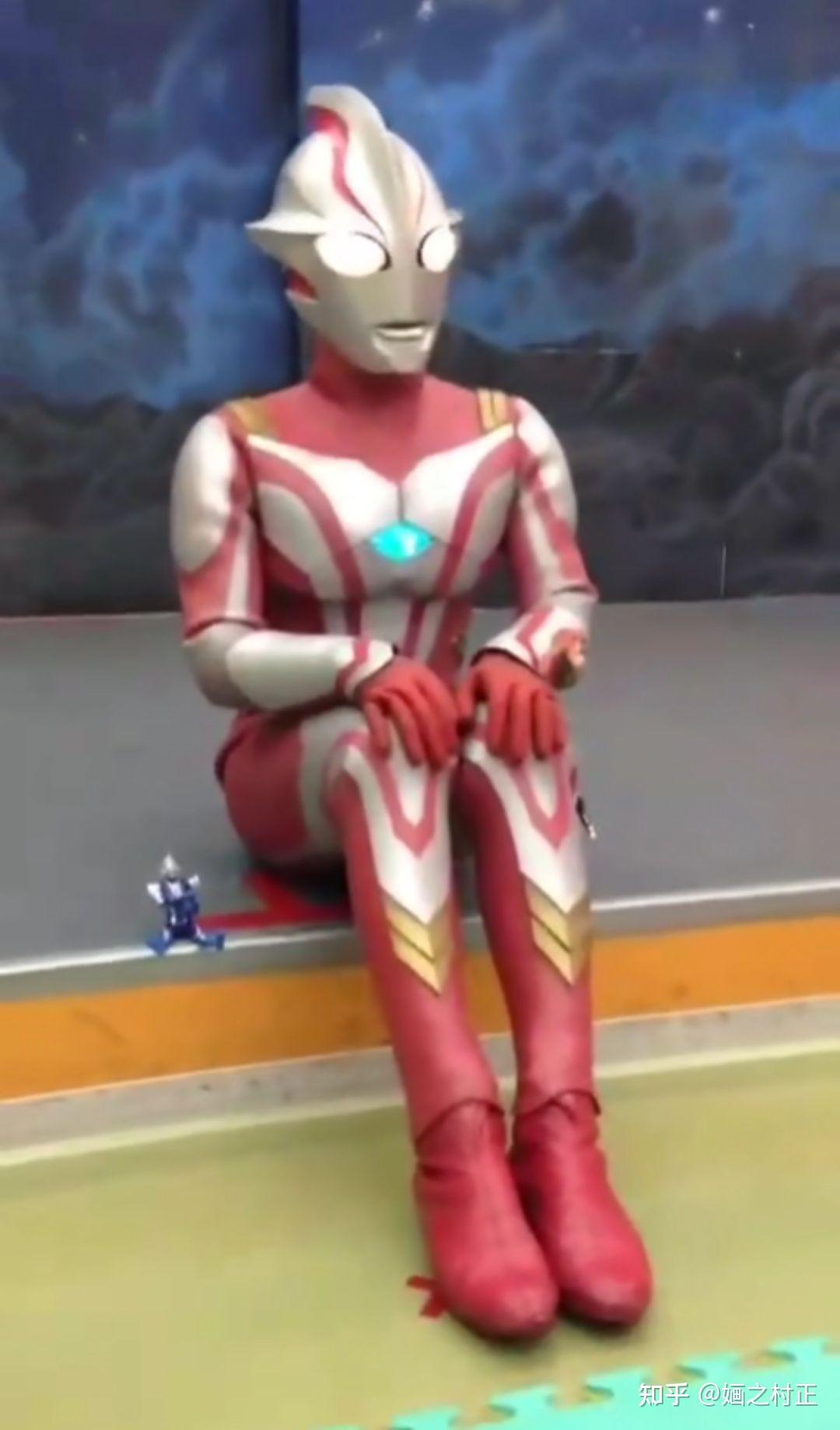 托腮奥特曼那个表情包是哪个奥特曼