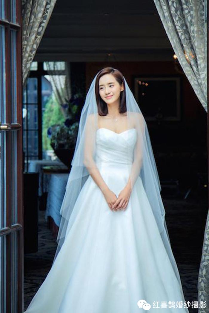 《夏洛特烦恼》"秋雅"大方公布婚讯 五套婚纱照你喜欢哪一套?