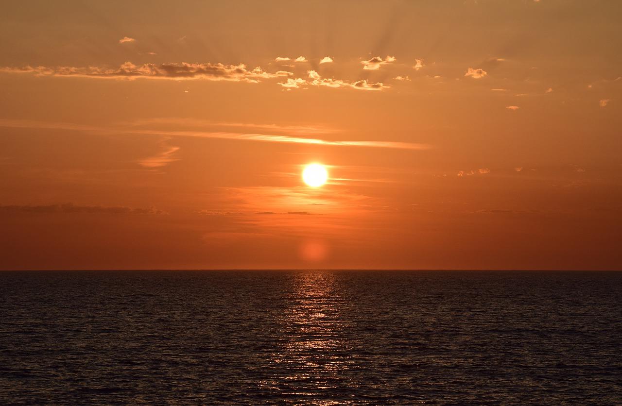 4. 星辰湖畔豪宅