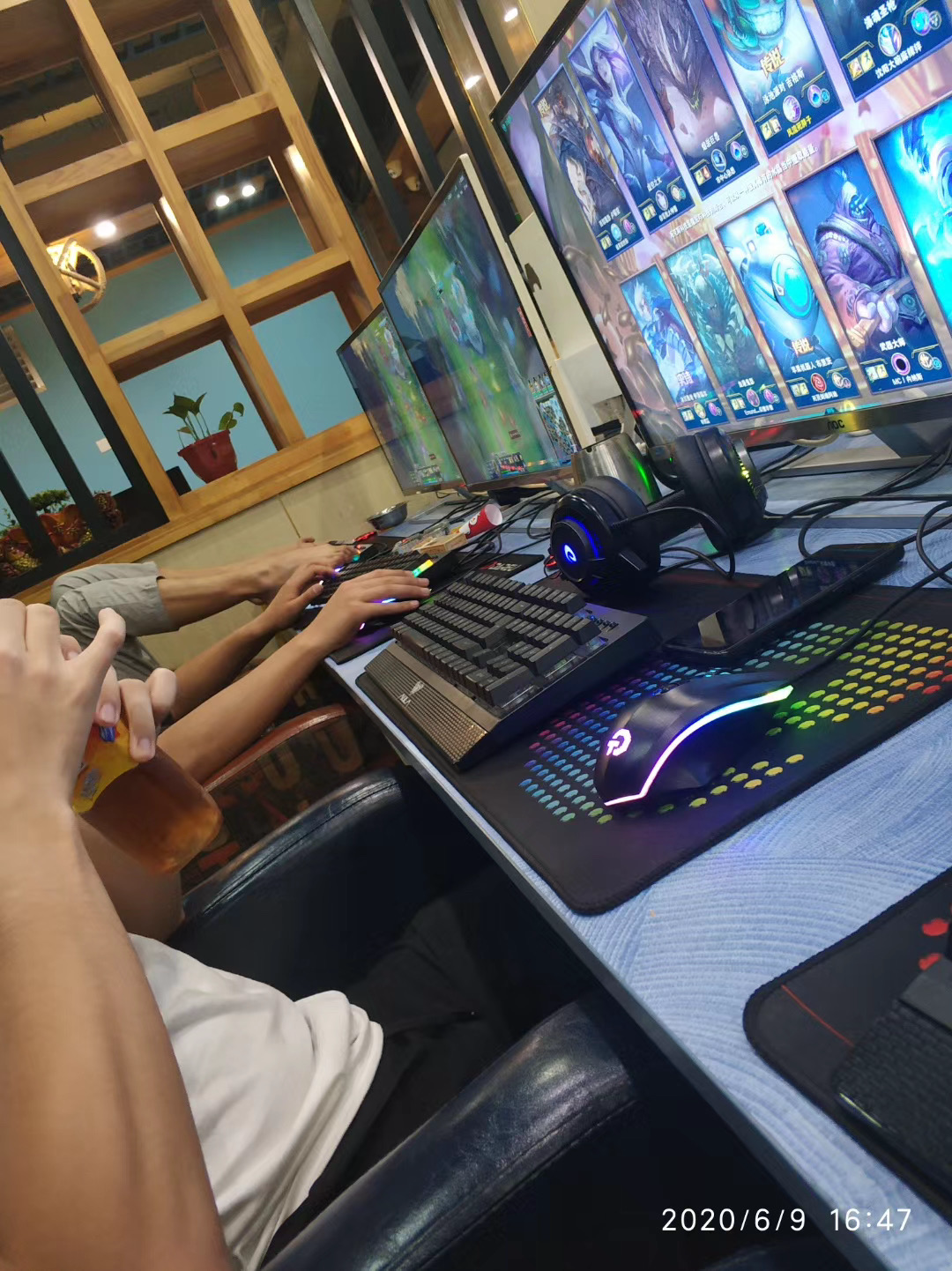 在网吧通宵有没有发生过什么有趣的事情?