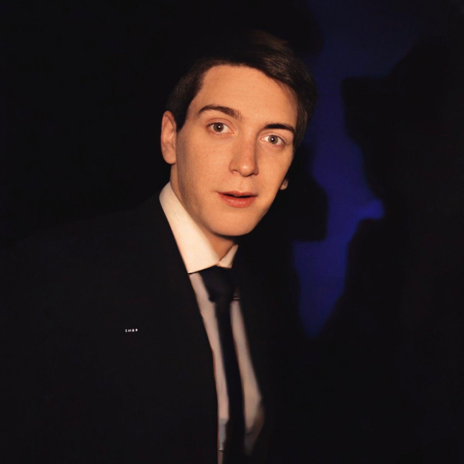 请问有人有韦斯莱双子(弗雷德韦斯莱 乔治韦斯莱)的照片吗!