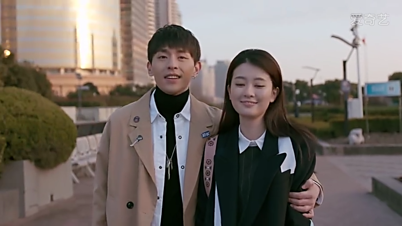 如何评价欢乐颂2中的谢童以及他和关雎尔的感情