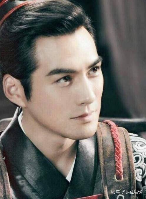 似笑非笑的表情是怎样的