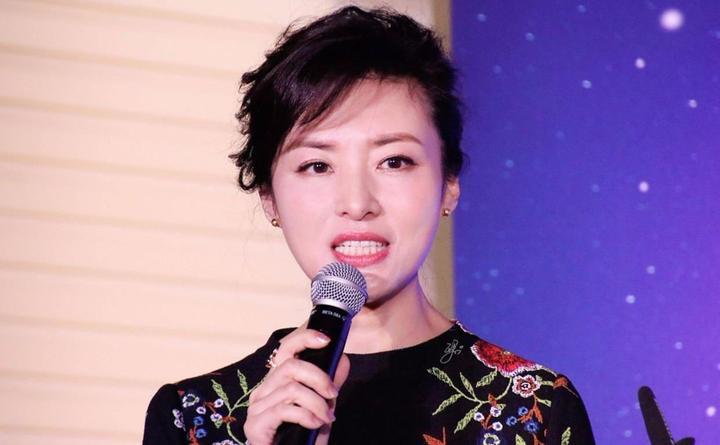 姜丰从央视辞职,放弃中国籍嫁去英国,豪门贵妇生活最终幻想破灭 - 知乎