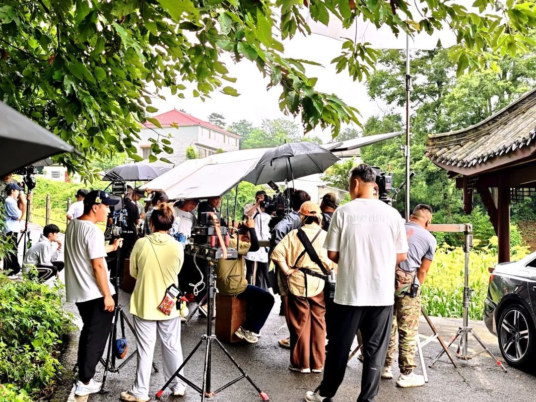 在剧组打杂，前辈让我「看明白再干」，我看了三天还是被劝退，到底什么才叫「看明白」？